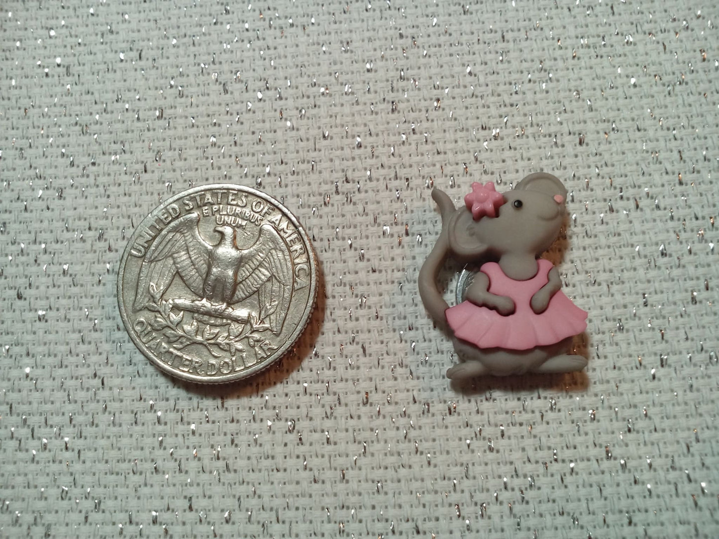 Mouse Girls Minders Hands In Front Needle