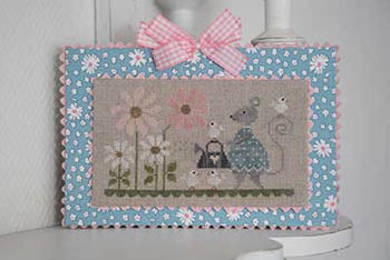 Tralala Souris Marguerites (Mouse with Daisies) cross stitch pattern
