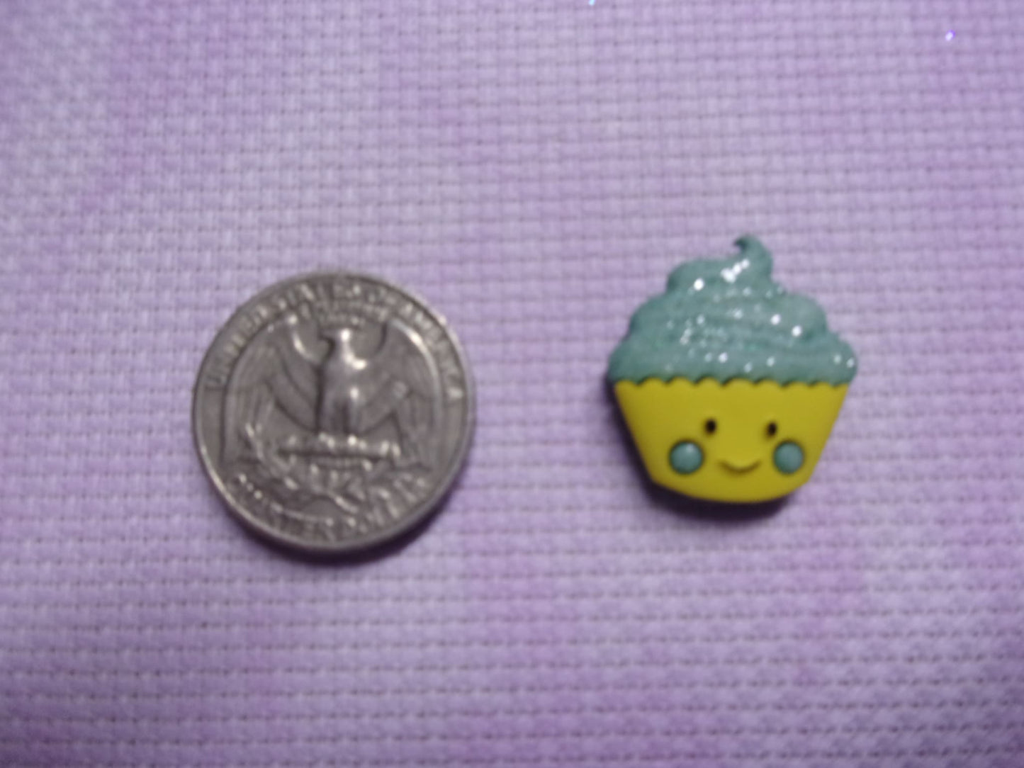 Smiley Desserts Needle Minders Cupcake