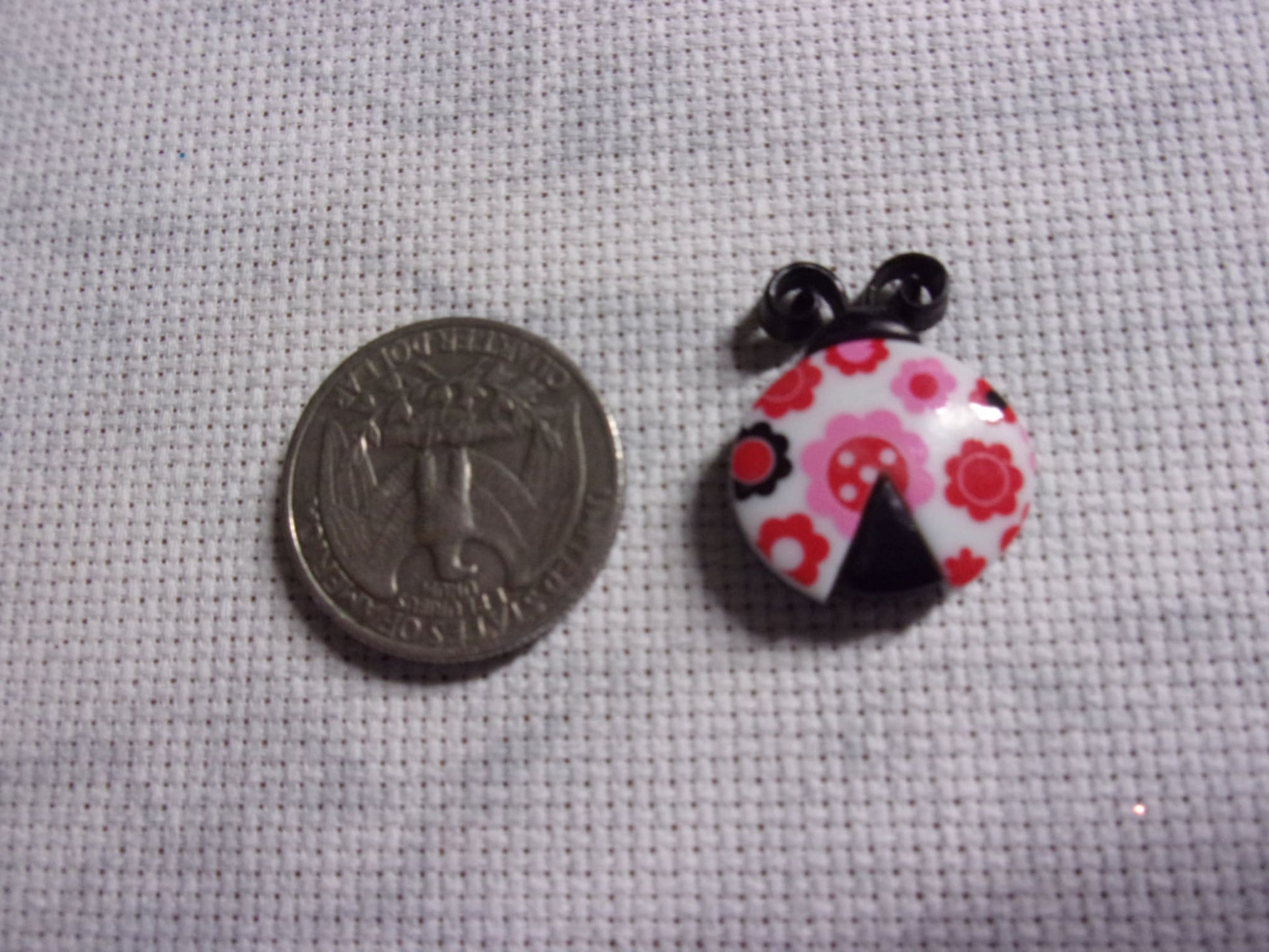 Lady Bugs And Bees Minders White Flower Needle