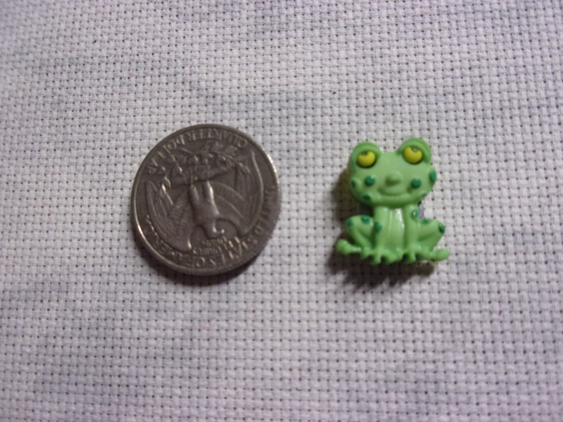 Froggy Needle Minders Sitting