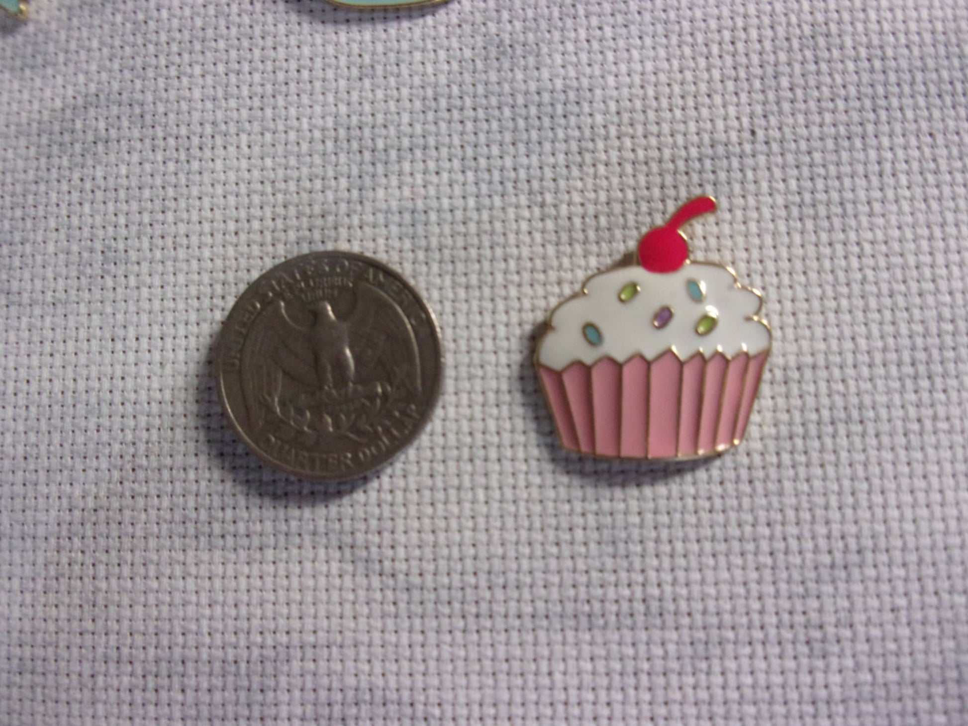 Metal Desserts Needle Minders Cupcake