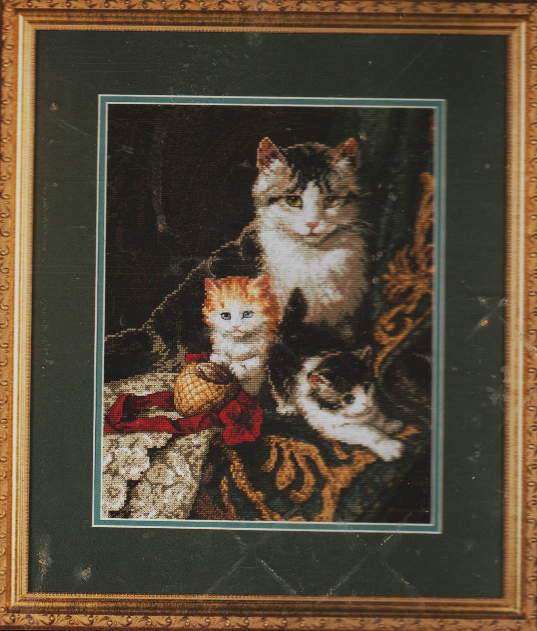 Dimensions  Captivating Felines 3818 cross stitch Gold Collection kit