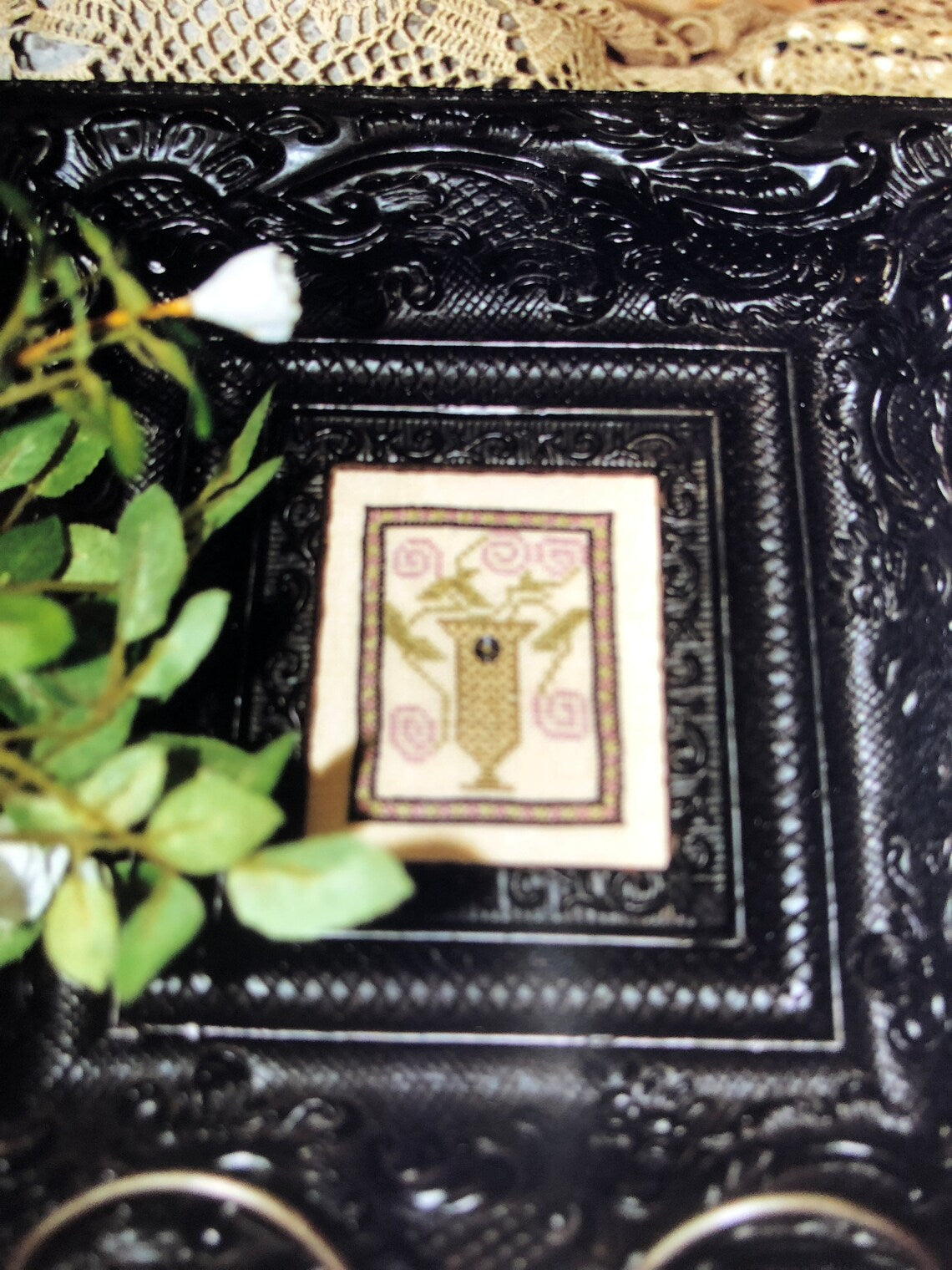 Ewe and Eye Flower Urn Scissor Companion cross stitch pattern