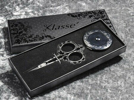Klassse Classic Embroidery Gift Set scissors and tape measure