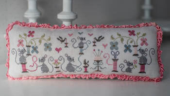 Tralala Souris Bobines (Mouse with Bobbins) cross stitch pattern