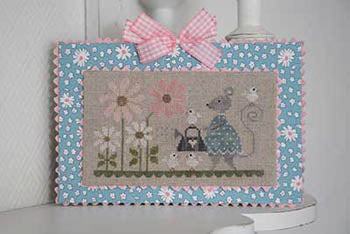 Tralala Souris Marguerites (Mouse with Daisies) cross stitch pattern